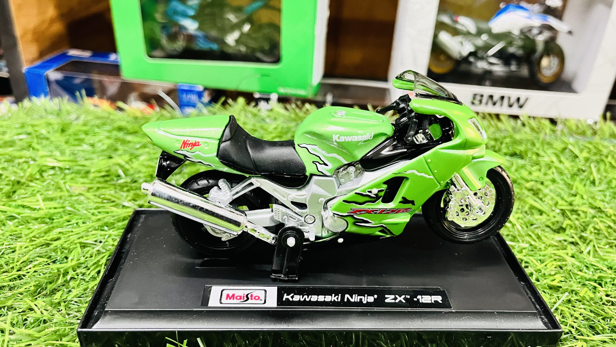 bburago kawasaki ninja zx 10r 1/18 diecast motorcycle model Bburago Kawasaki Ninja ZX-10R 1/18 diecast motorcycle model