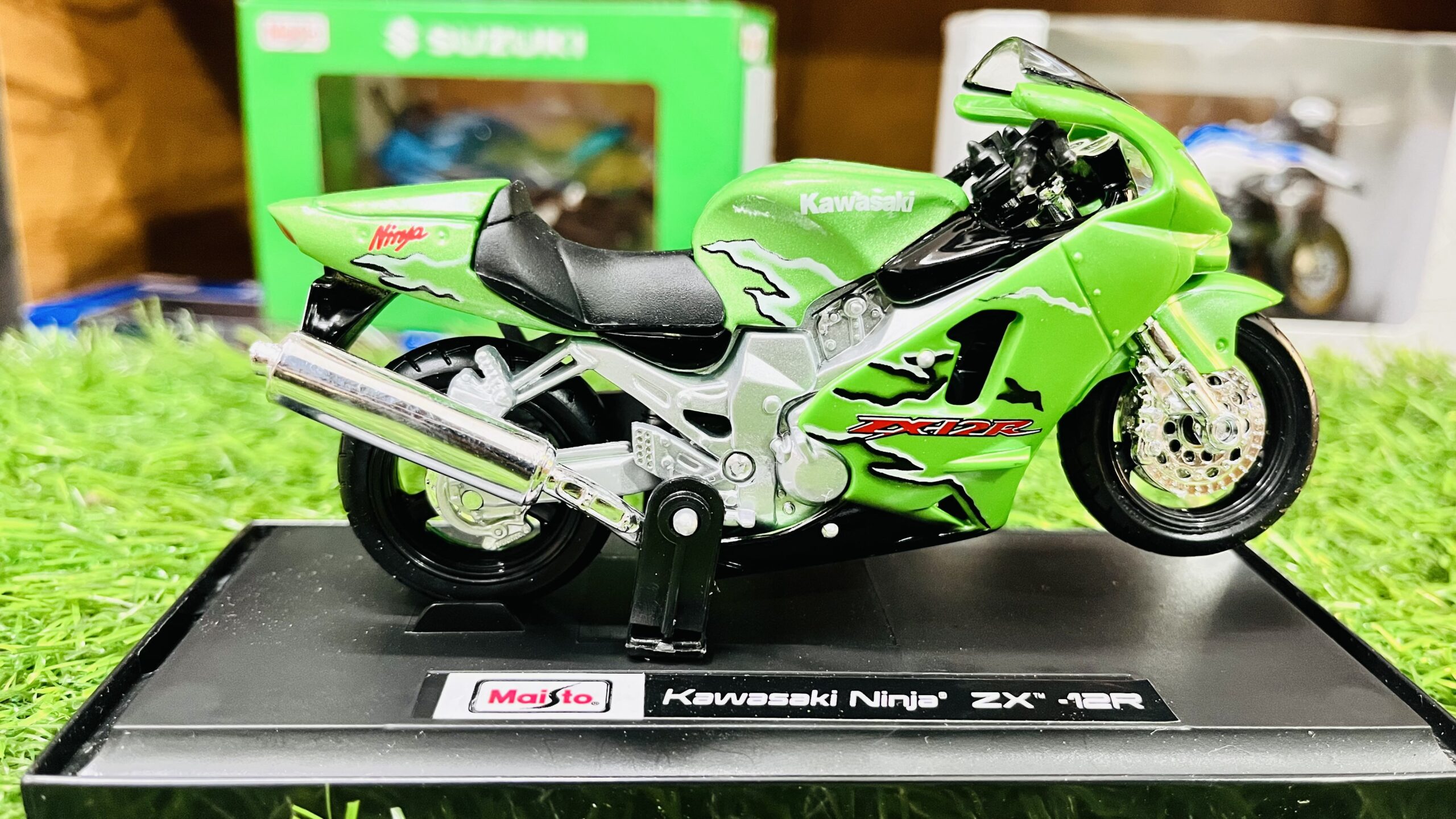 bburago kawasaki ninja zx 10r 1/18 diecast motorcycle model bburago kawasaki ninja zx 10r 1/18 diecast motorcycle model