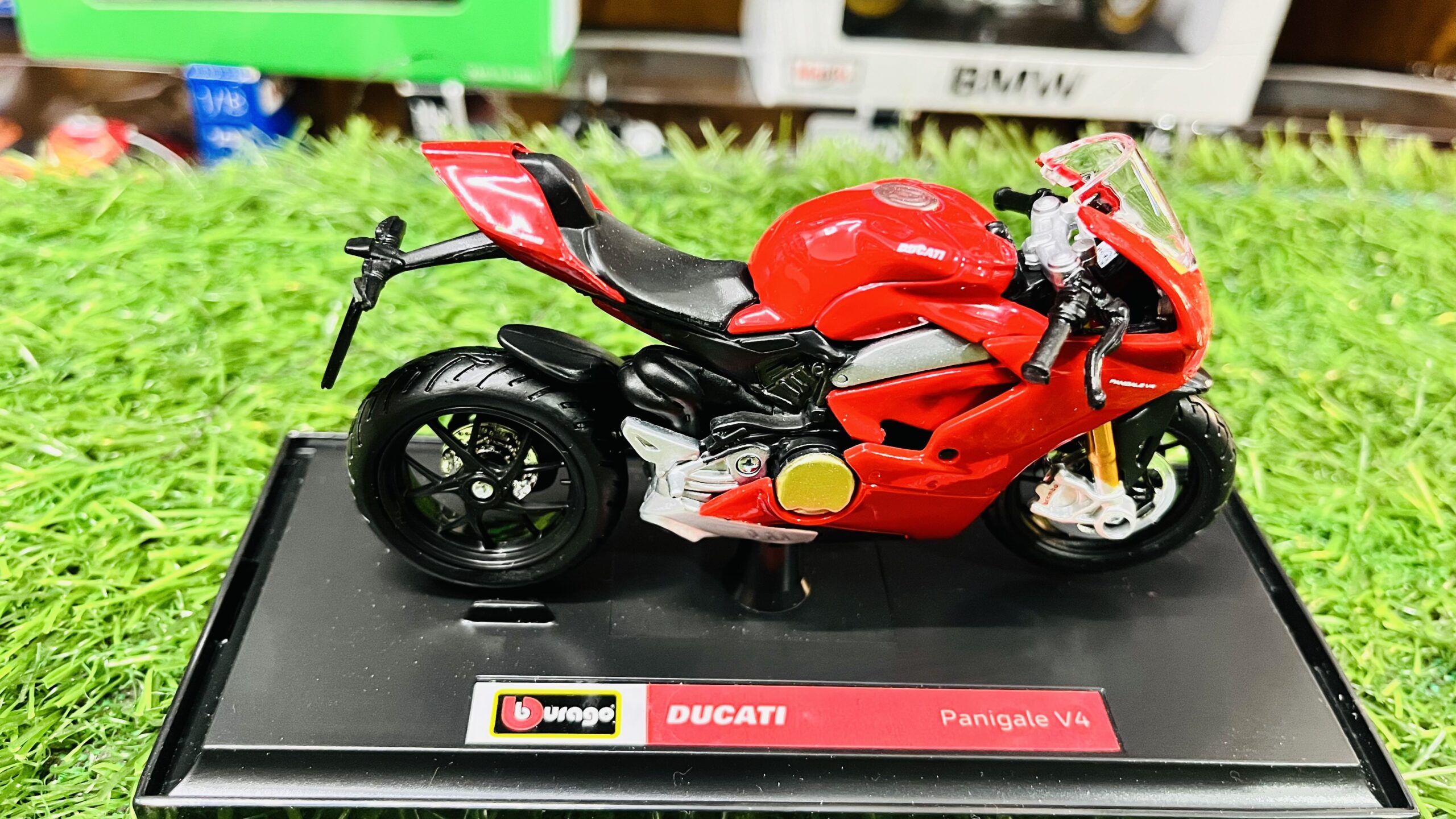 bburago ducati panigale v4 diecast bike 1/18 scale model BBurago Ducati Panigale V4 Diecast Bike 1/18 scale collectible motorcycle