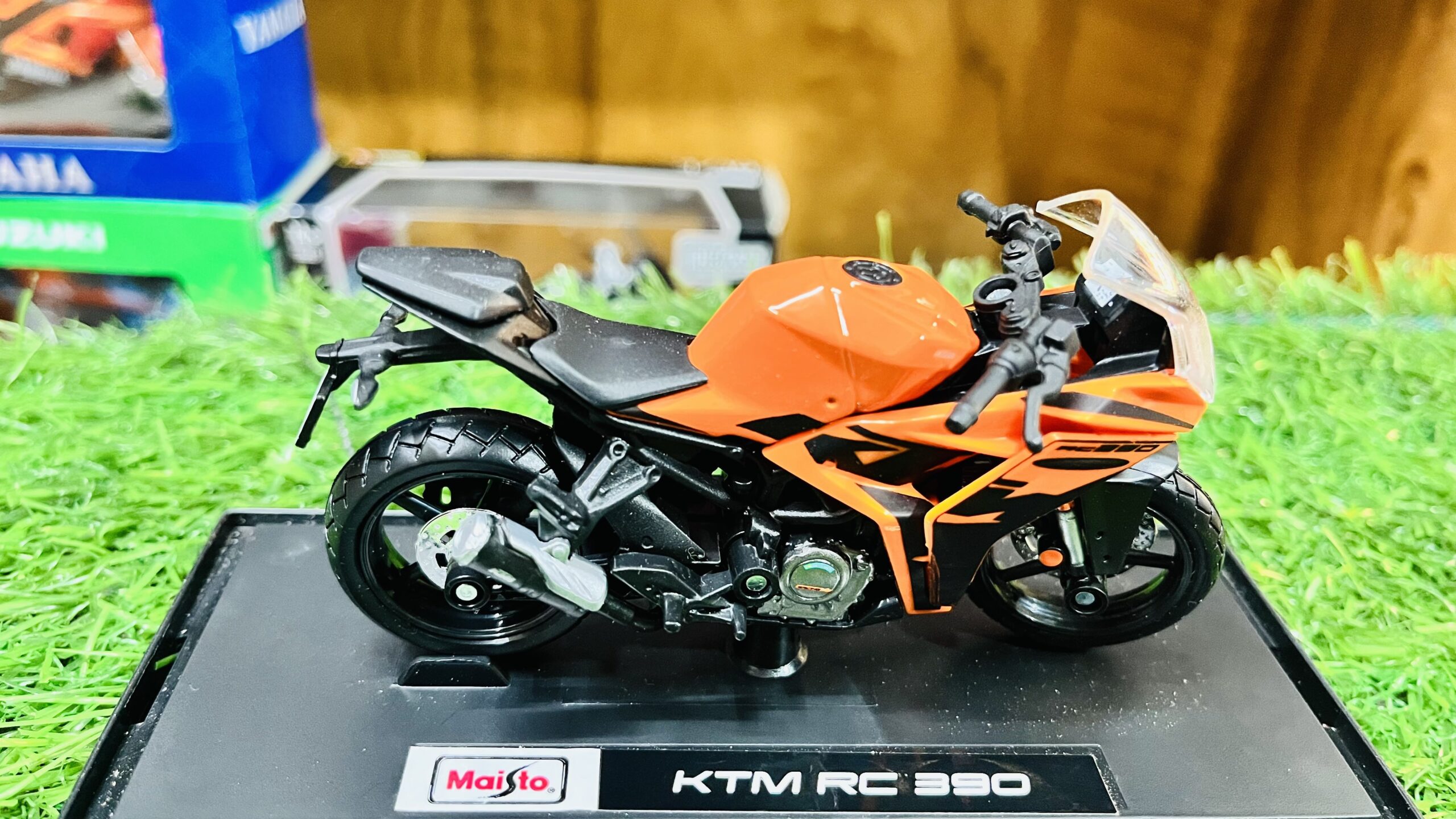 maisto 2022 ktm rc 390 1/18 orange diecast motorcycle Maisto 2022 KTM RC 390 1/18 Orange diecast miniature sportbike