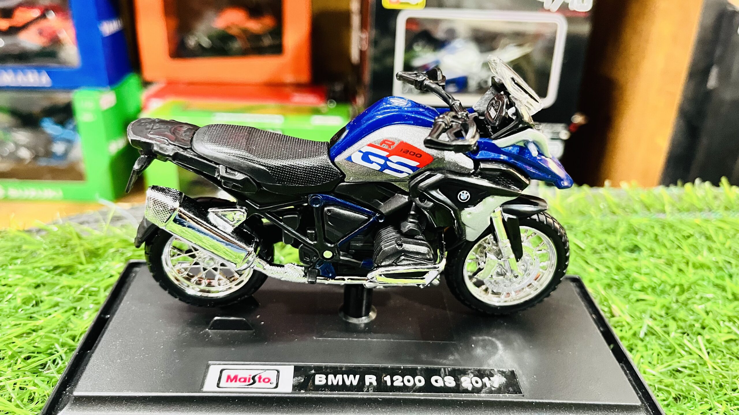 maisto bmw r 1200 gs 2017 1/18 diecast adventure model Maisto BMW R 1200 GS 2017 1/18 diecast adventure motorcycle