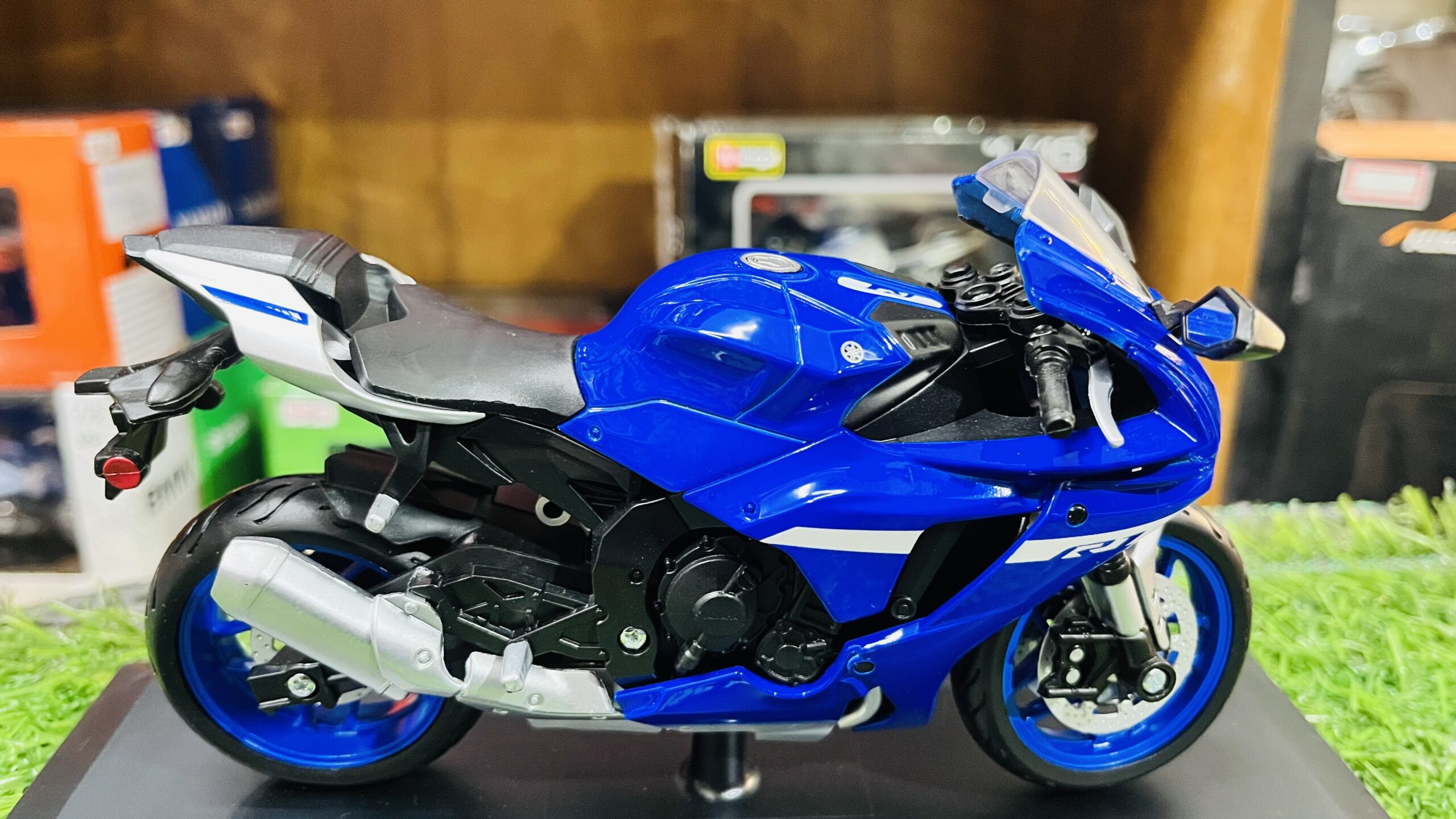 maisto 2021 yamaha yzf r1 1/18 diecast motorcycle model maisto 2021 yamaha yzf r1 1/18 diecast motorcycle model