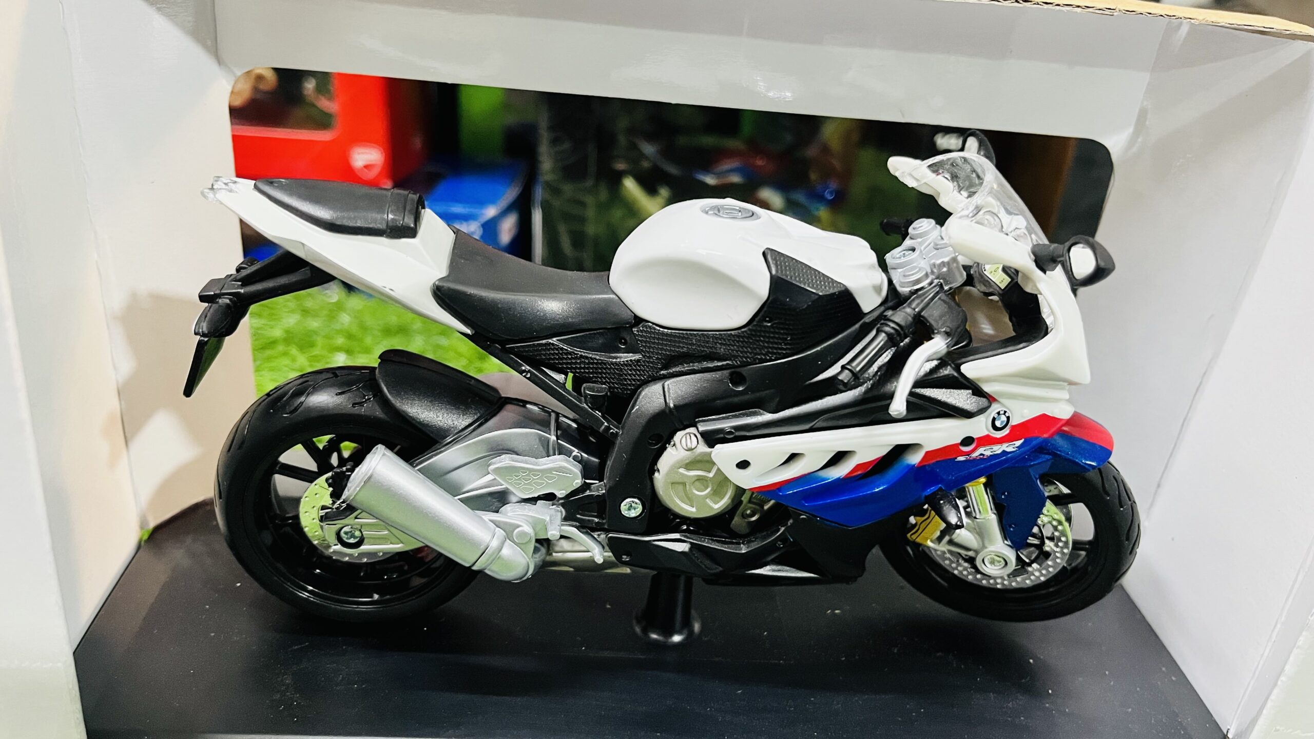 maisto bmw s 1000 rr bike 1/12 scale diecast superbike maisto bmw s 1000 rr bike 1/12 scale diecast superbike