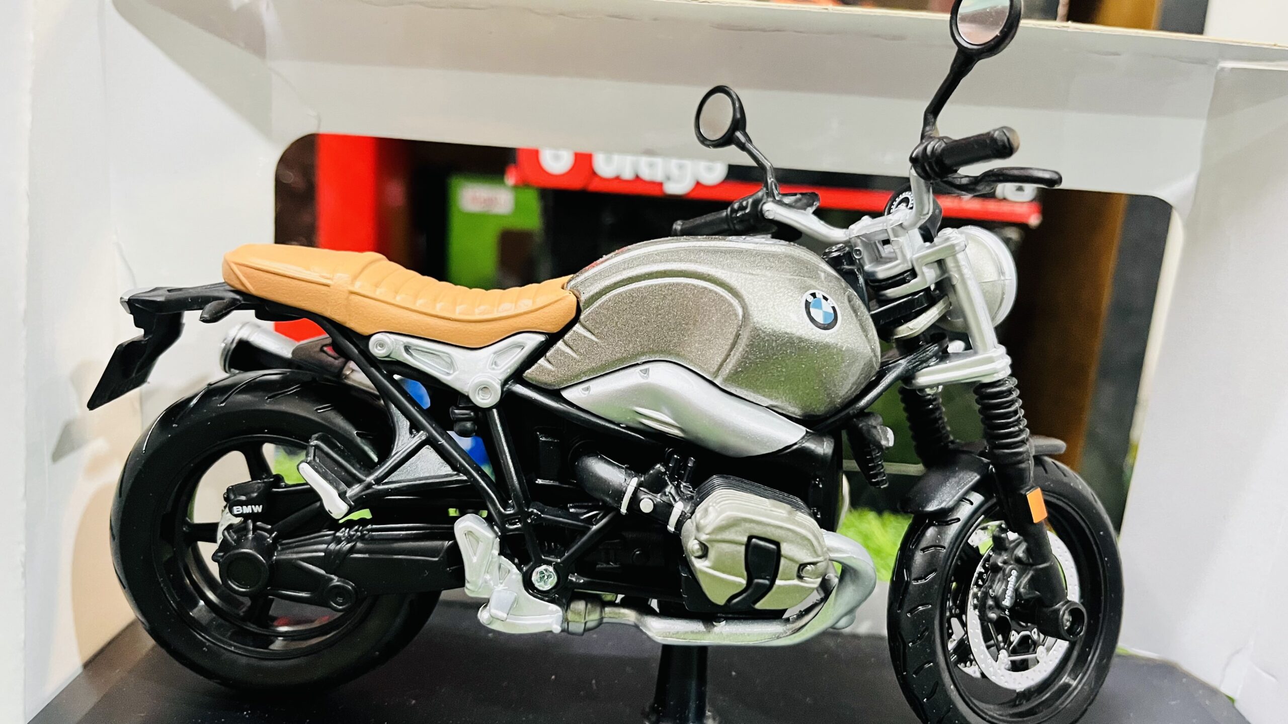 maisto 2019 bmw r nine t scrambler bike 1/12 scale diecast maisto 2019 bmw r nine t scrambler bike 1/12 scale diecast