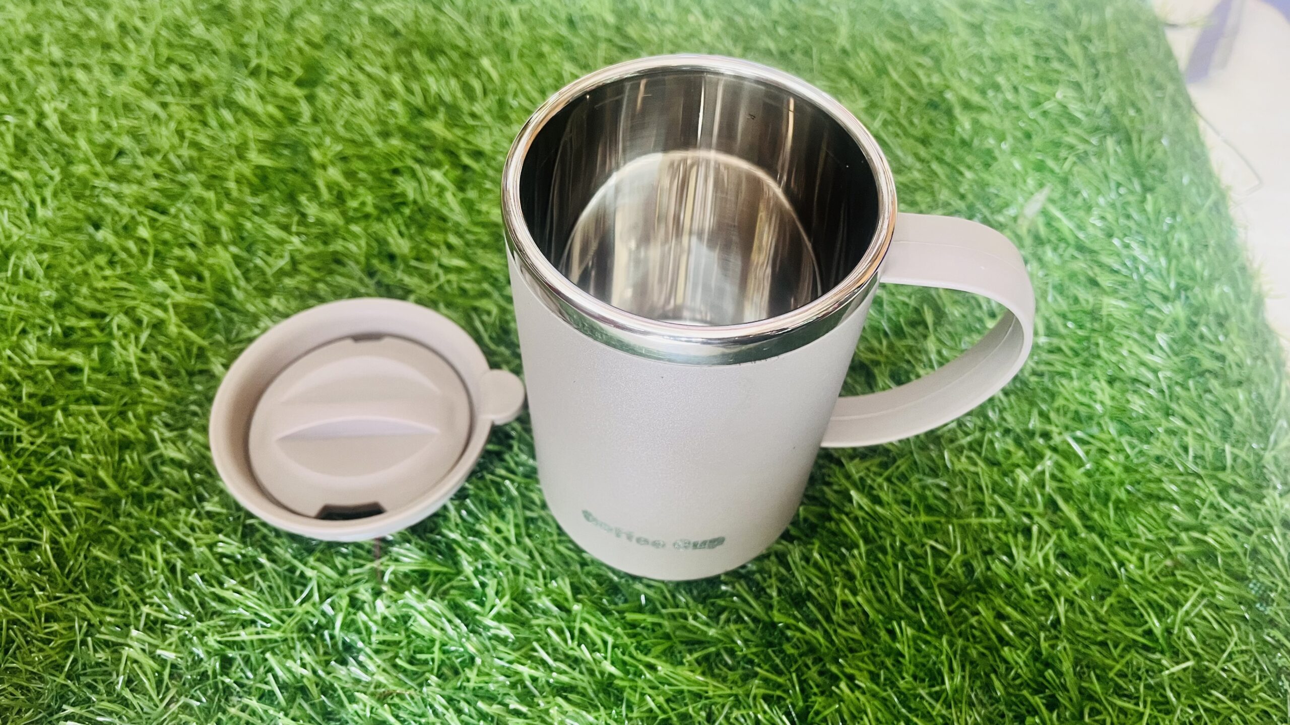 insulated stainless steel coffee mug with handle & sip lid (matte off white / beige, 380–450 ml) insulated stainless steel coffee mug with handle & sip lid (matte off white / beige, 380–450 ml)