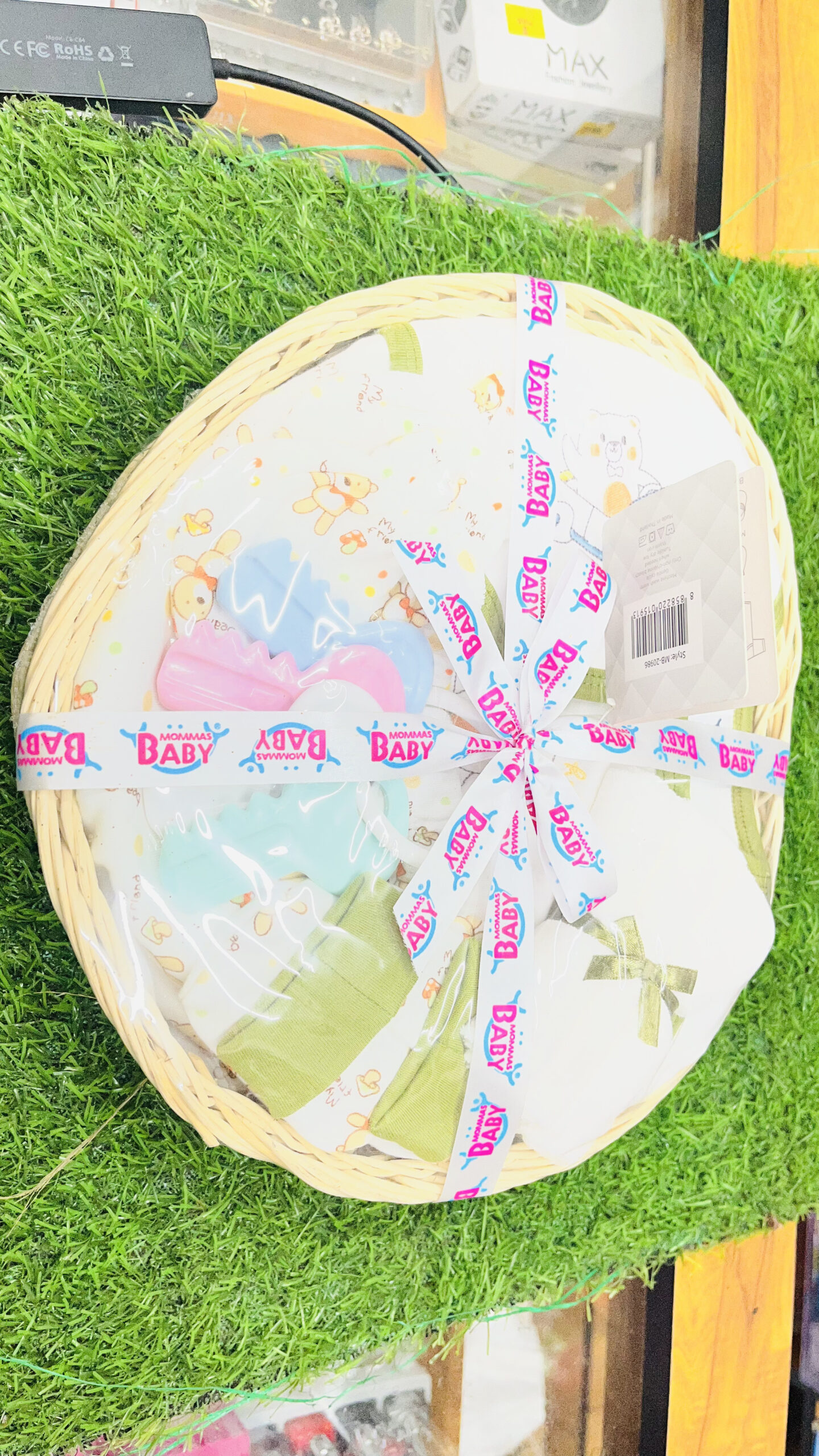 mommas baby 10 pcs newborn baby gift heart basket set – 100% cotton with rattle (sage green) mommas baby 10 pcs newborn baby gift heart basket set – 100% cotton with rattle (sage green)